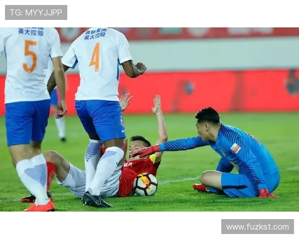 恒大与鲁能激战正酣双方争夺激烈战报回顾与精彩瞬间分析