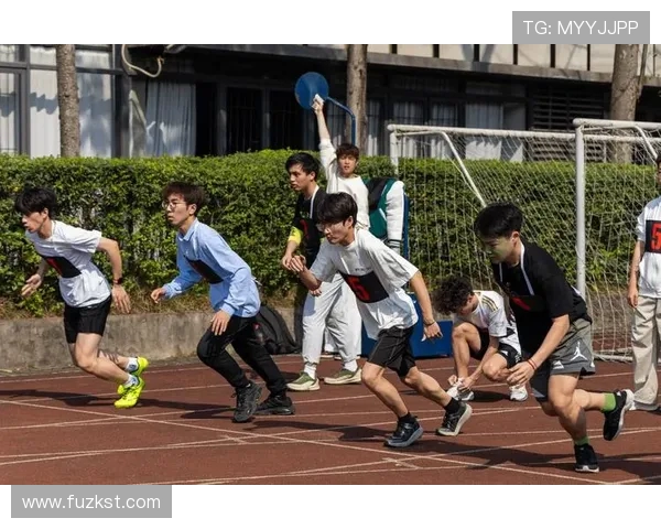 全国锦标赛回顾：广州篮球队展现卓越团队协作精神与默契配合